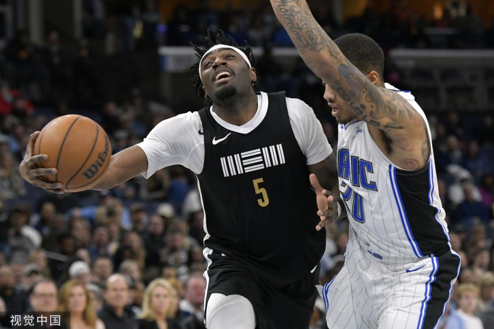 他的背后 他的背后