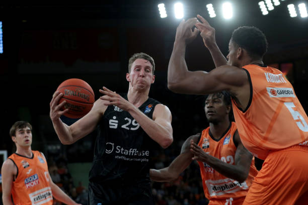 中一个重要 中一个重要